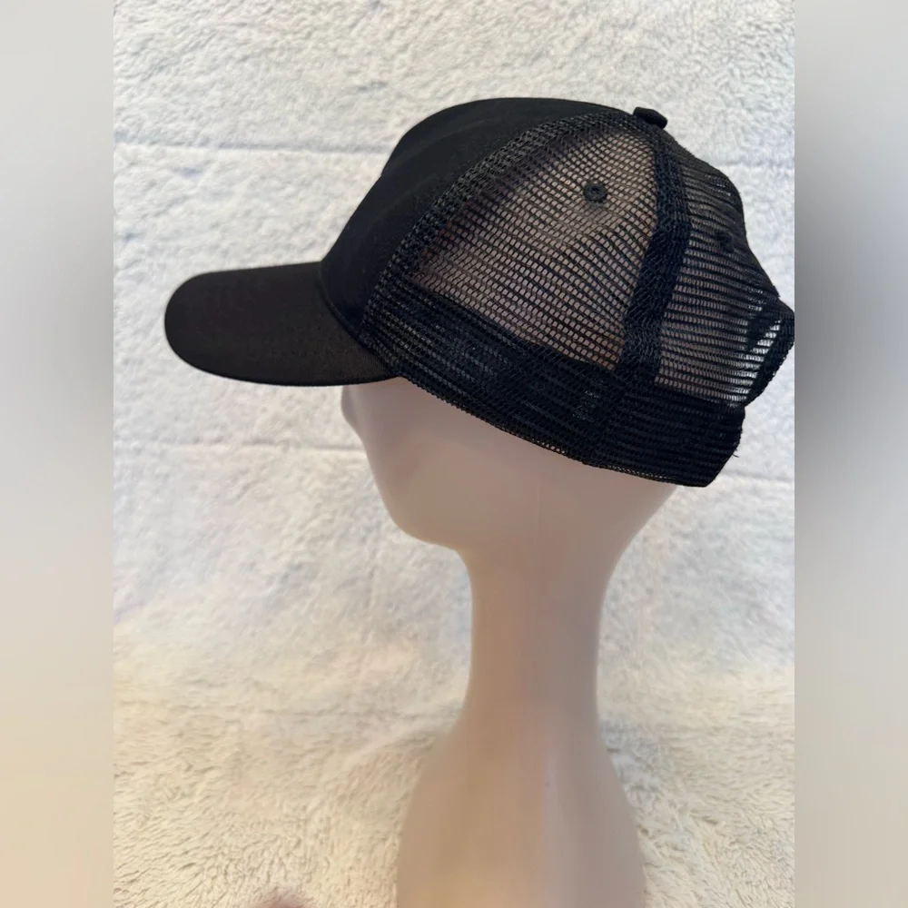 EUC AMIRI A/W 2019 Embroidered Cap in Black & White